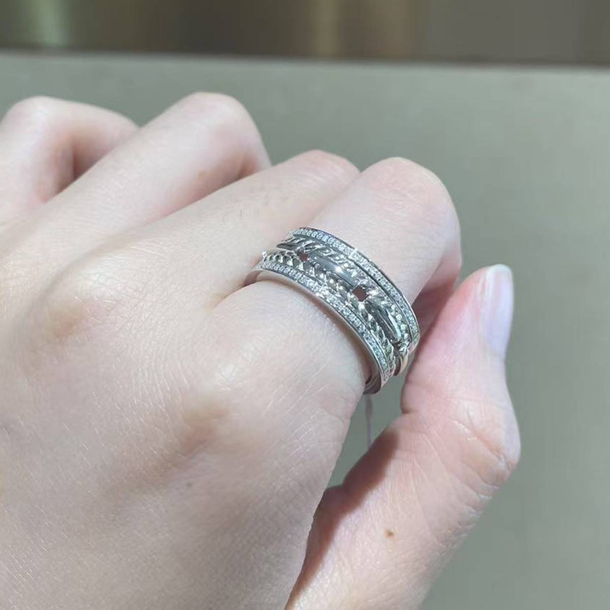 Simplified S925 Silver Plated Platinum Men's Ring Customized Selection Side Stone Moissanite 0.23ct